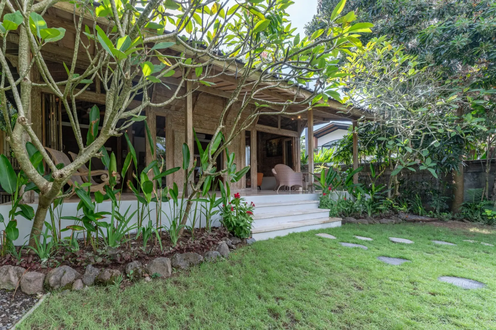 Villa Anne - Charming Joglo-Style Villa with Huge Garden in the Heart of Berawa, 2-bed villa for rent in Canggu – photo 11 of 15