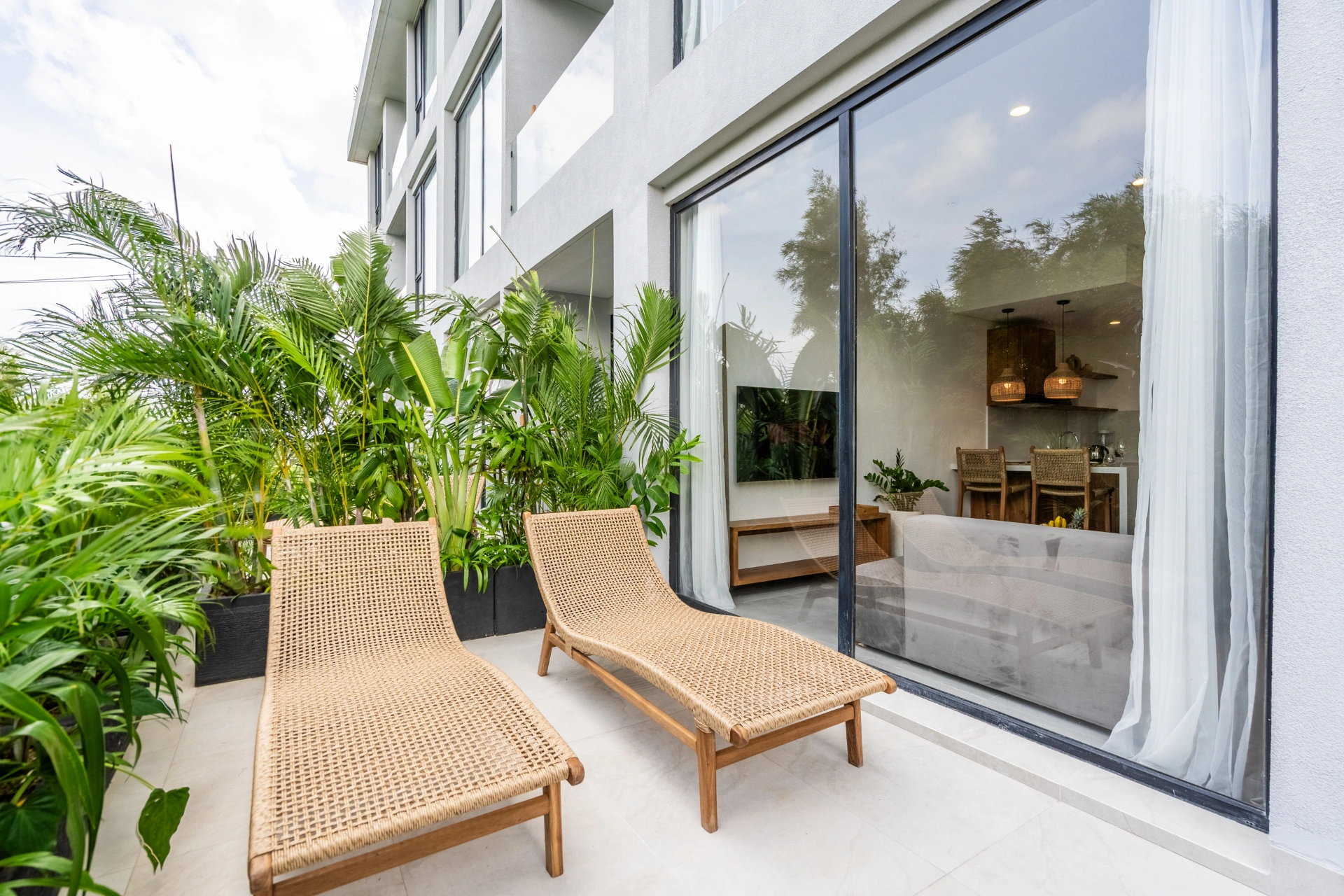 Sunny Muse Balcony - 1 Bedroom Suite with Terrace, 1-bed villa for rent in Canggu – photo 2 of 15