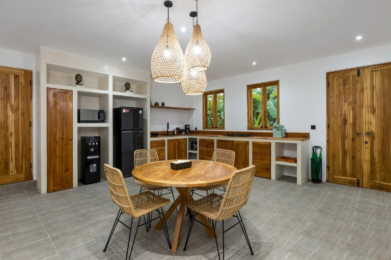 RARE OPPORTUNITY ! 2BR Villa - 2 Swimming Pool in Canggu, 2-bed villa for rent in Canggu – photo 9 of 15