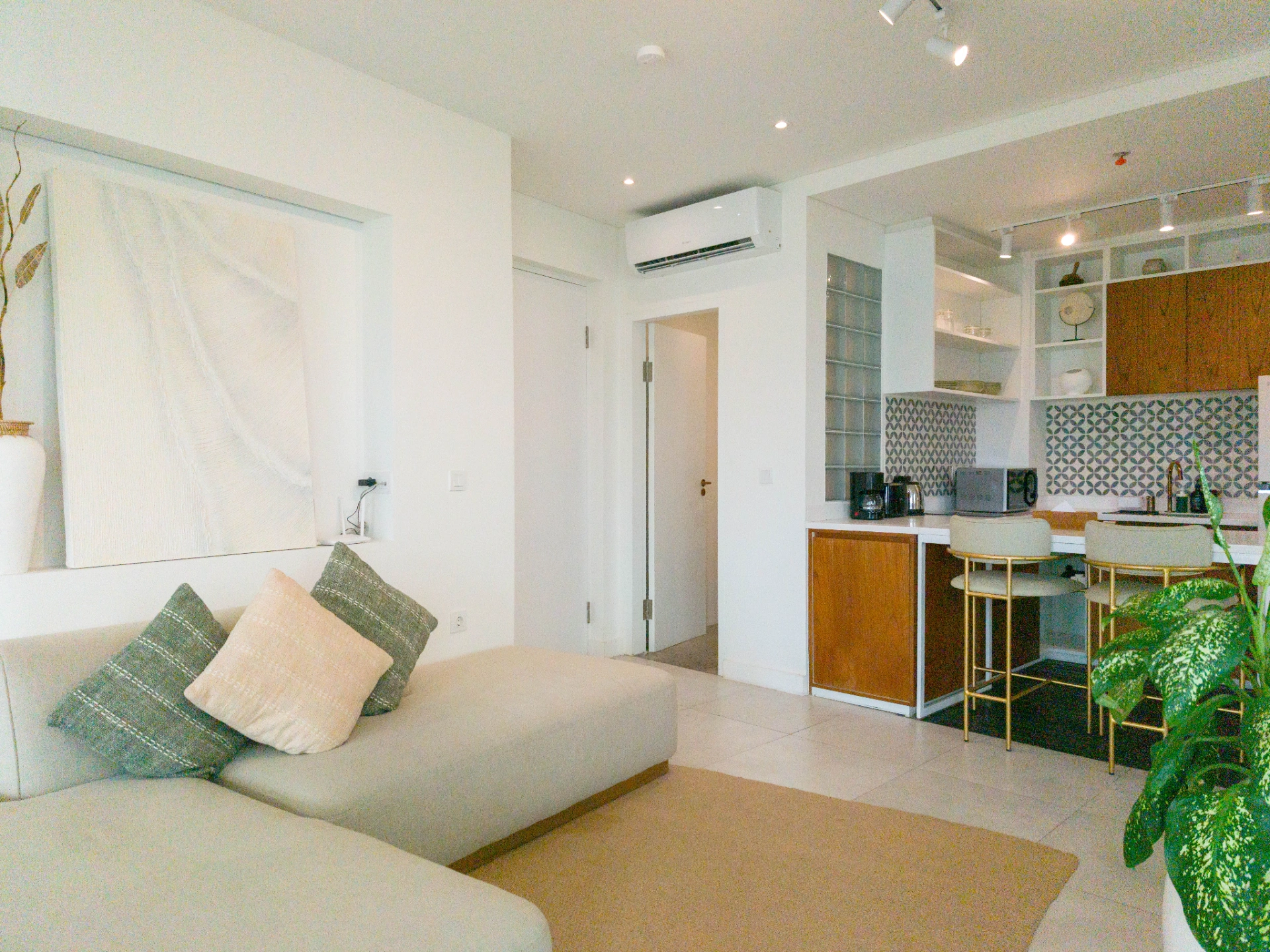 Elegant Modern Retreat in Heart of Berawa | The Cruise 31, 1-bed villa for rent in Canggu – photo 14 of 15