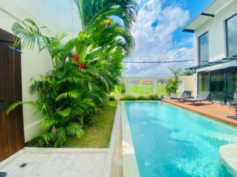 4 Bedrooms Villa Walking Distance to Berawa Beach, 4-bed villa for rent in Canggu – photo 14 of 15