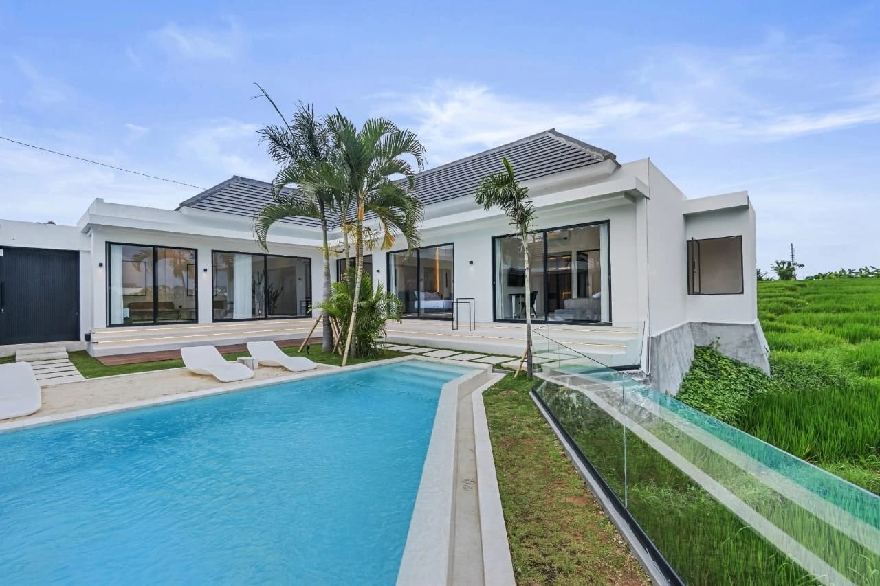 Villa For Rent 5 Bed In Pererenan,Badung Bali, 5-bed villa for rent in Pererenan – photo 4 of 15