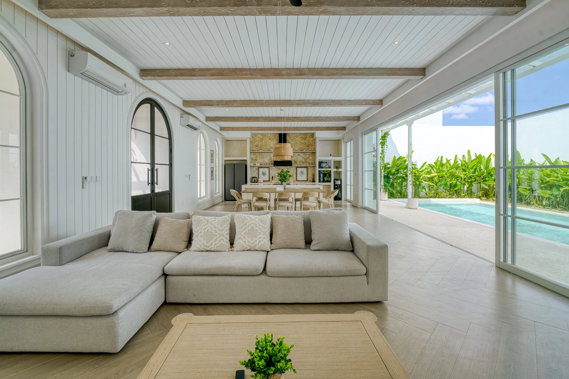 Villa Aclasa: Luxe 4BR Retreat in Central Canggu, 4-bed villa for rent in Canggu – photo 13 of 15