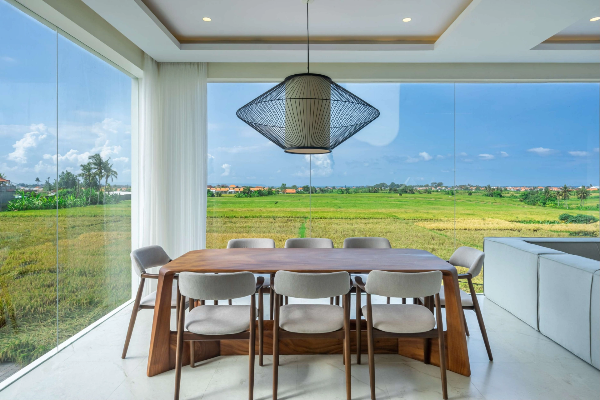 Coastal 2BR Seseh Beach Modern Tropical Masterpiece, 2-bed villa for rent in Seseh – photo 3 of 15