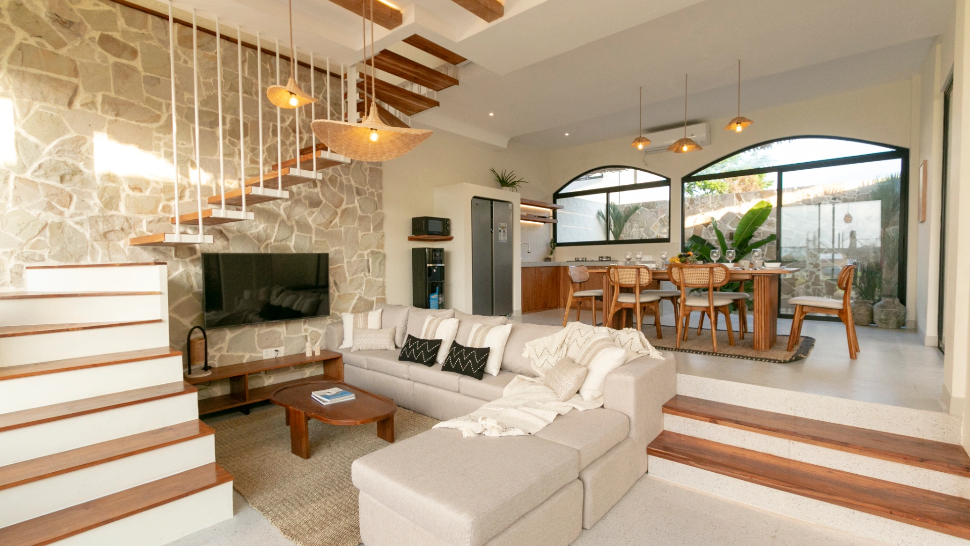 3BR Tropical Villa for Rent in Kerobokan, 3-bed villa for rent in Canggu – photo 14 of 15