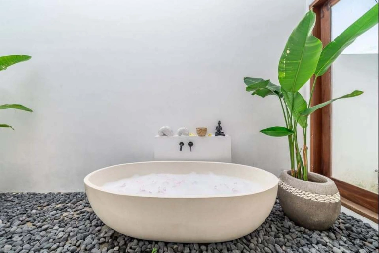 Beautifully Designed Tropical Villa in the Heart of Berawa, 2-bed villa for rent in Canggu – photo 15 of 15