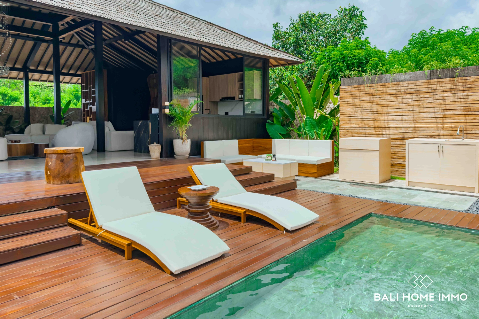 3 Bedrooms Traditional Balinese Villa for Rent & Sale in Pandawa, 3-bed villa for rent in Uluwatu – photo 4 of 15