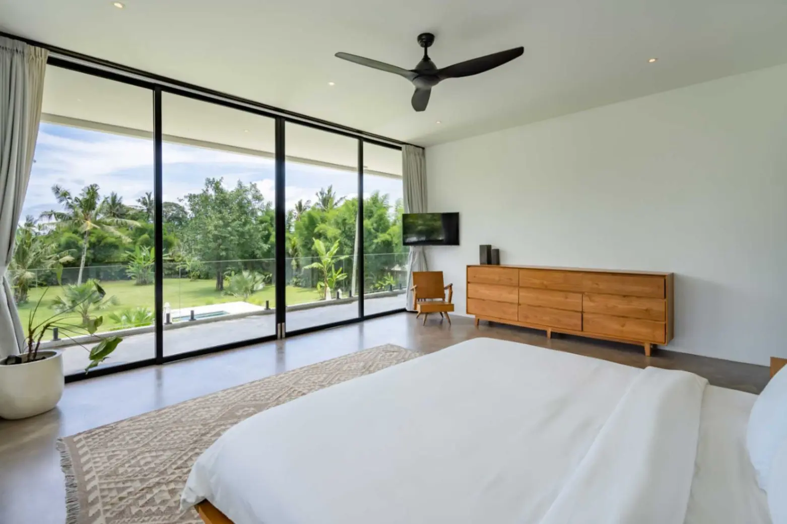 4-Bedroom Villa with Spacious Garden and Mount Agung Vista in Kaba-Kaba, 4-bed villa for rent in Tabanan – photo 10 of 15