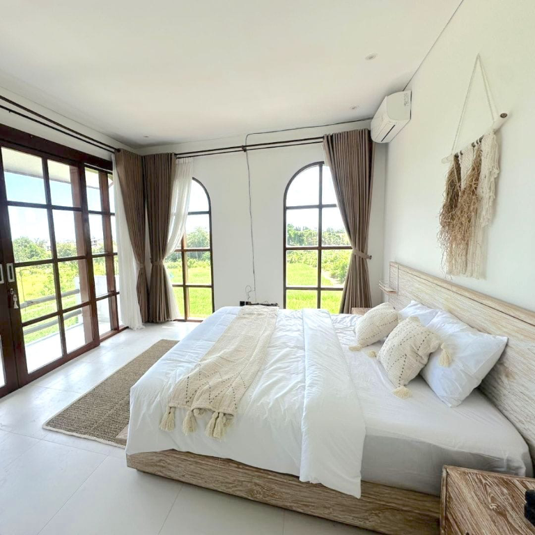 MONTHLY & YEARLY RENT Modern Tropical 2 BR Villa with Rice Field Views – Canggu, 2-bed villa for rent in Canggu – photo 5 of 5