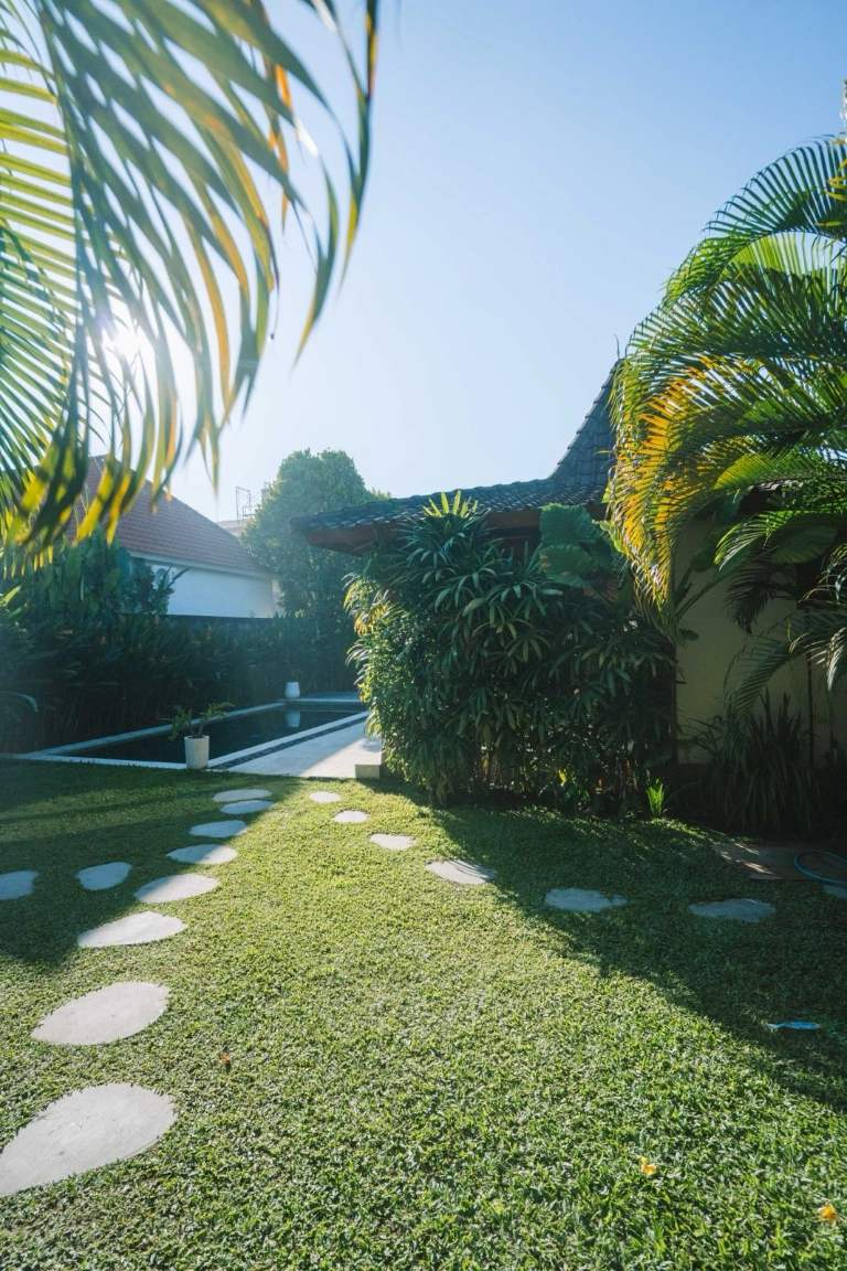 Big Garden • Big Pool Coastal Villa – Ocean Side Seseh, 3-bed villa for rent in Seseh – photo 5 of 15
