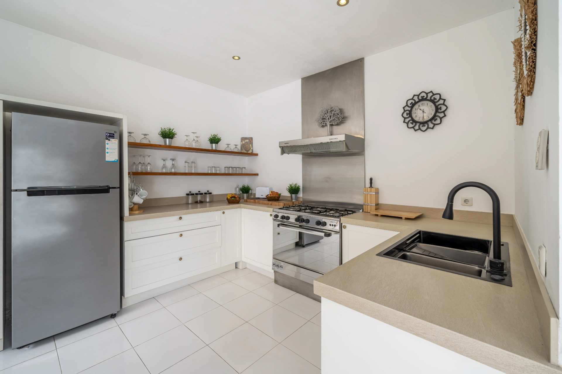 Move in December 14,ENCLOSED, NO CONSTRUCTION,5km to BEACH, 2-bed villa for rent in Uluwatu – photo 15 of 15
