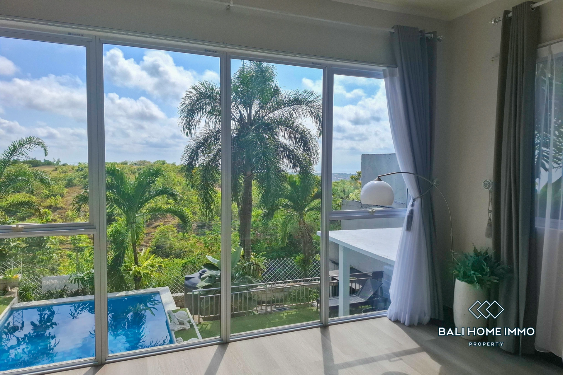 Spacious 4 Bedrooms Ocean View Villa for Rent & Sale in Ungasan, 4-bed villa for rent in Uluwatu – photo 4 of 15