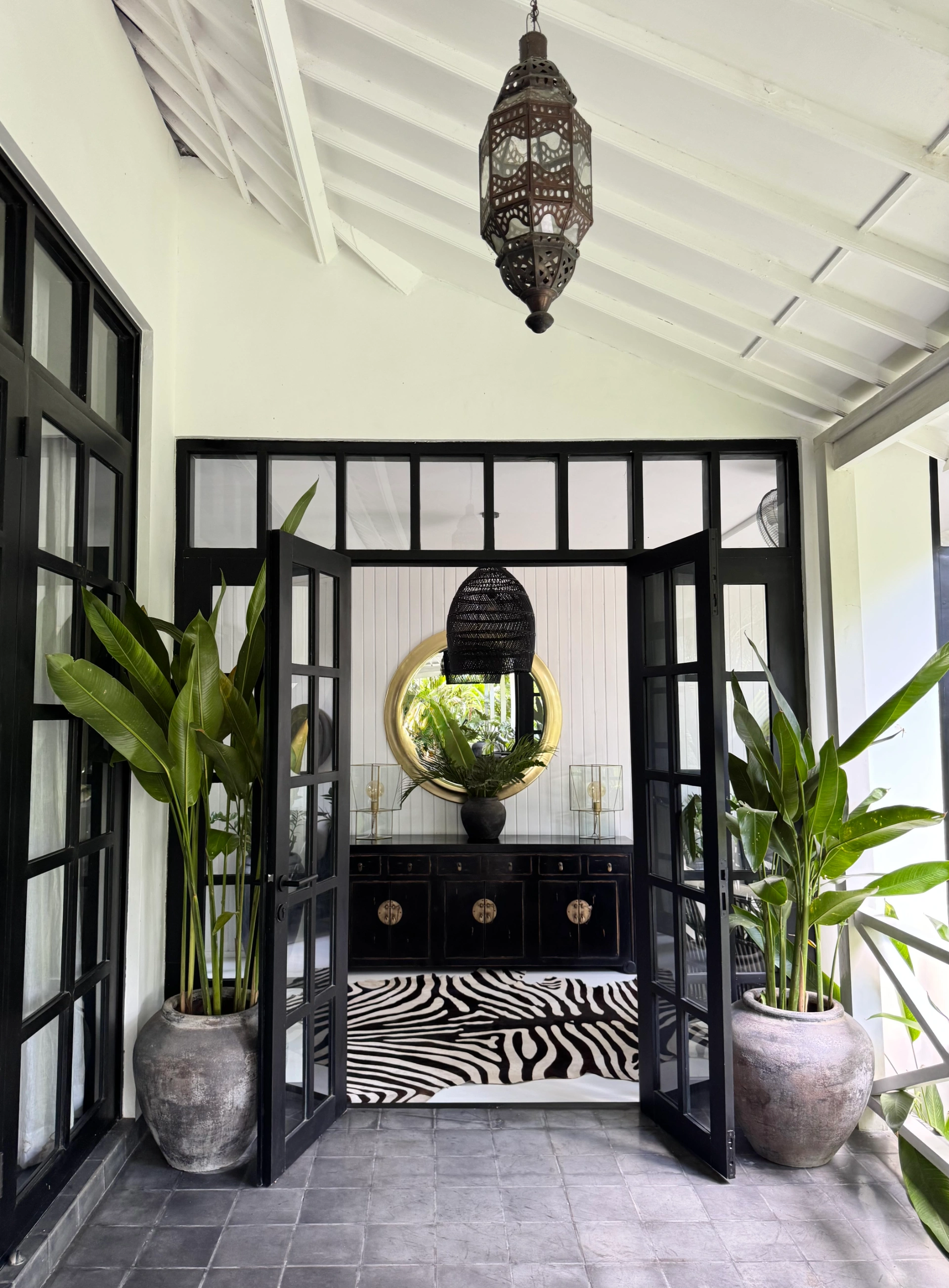 Villa Suwa - Spacious 4BR Villa with Lush Tropical Garden in Prime Location, 4-bed villa for rent in Canggu – photo 14 of 15