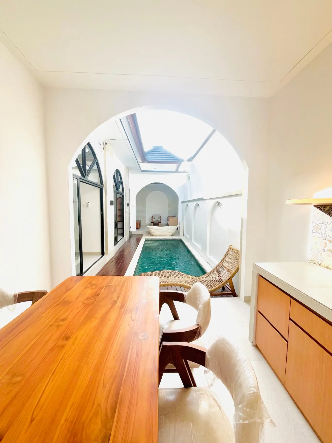 Mediterranean 2BR Villa w/ Private Pool and Sunset Views, 2-bed villa for rent in Uluwatu – photo 3 of 10