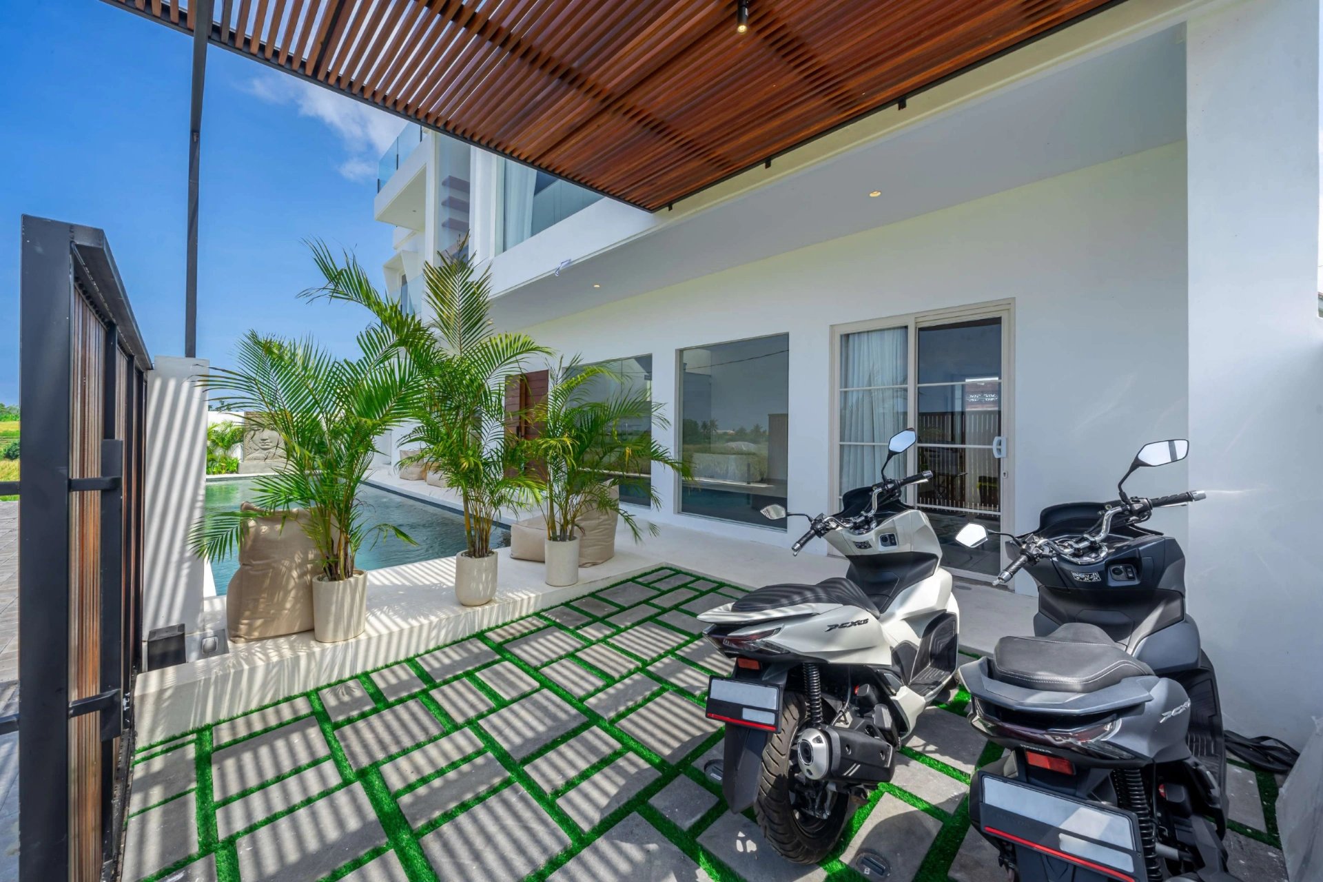 Coastal 2BR Seseh Beach Modern Tropical Masterpiece, 2-bed villa for rent in Seseh – photo 15 of 15