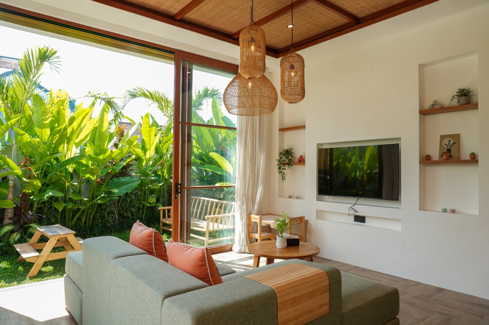 2-Bedroom Villa with Single-Level Family Living in Munggu, 2-bed villa for rent in Seseh – photo 4 of 15