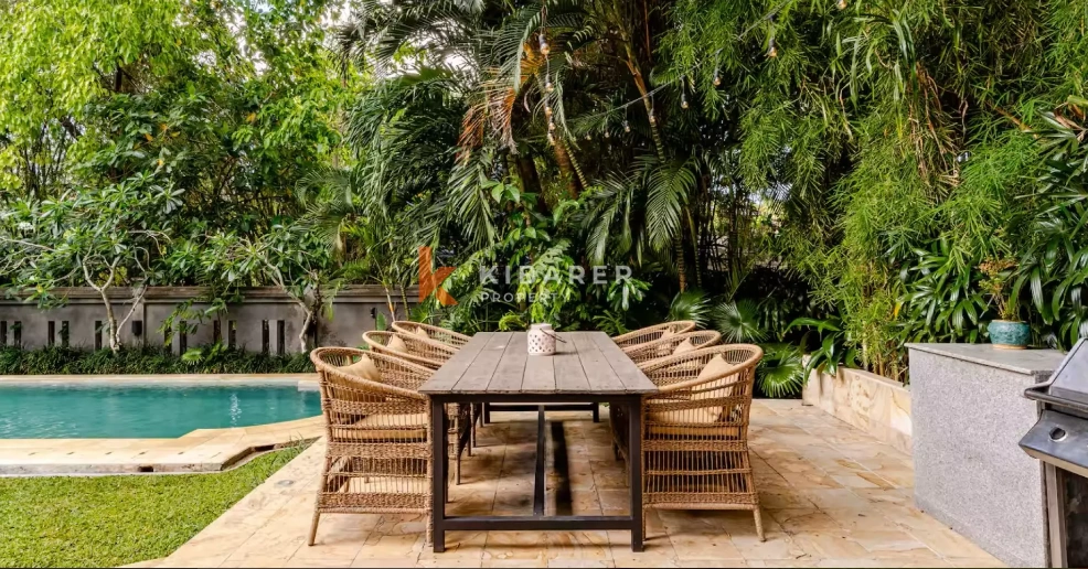 Relaxing Tropical Two Bedroom Villa with Garden Paradise in Umalas, 2-bed villa for rent in Seminyak – photo 14 of 15