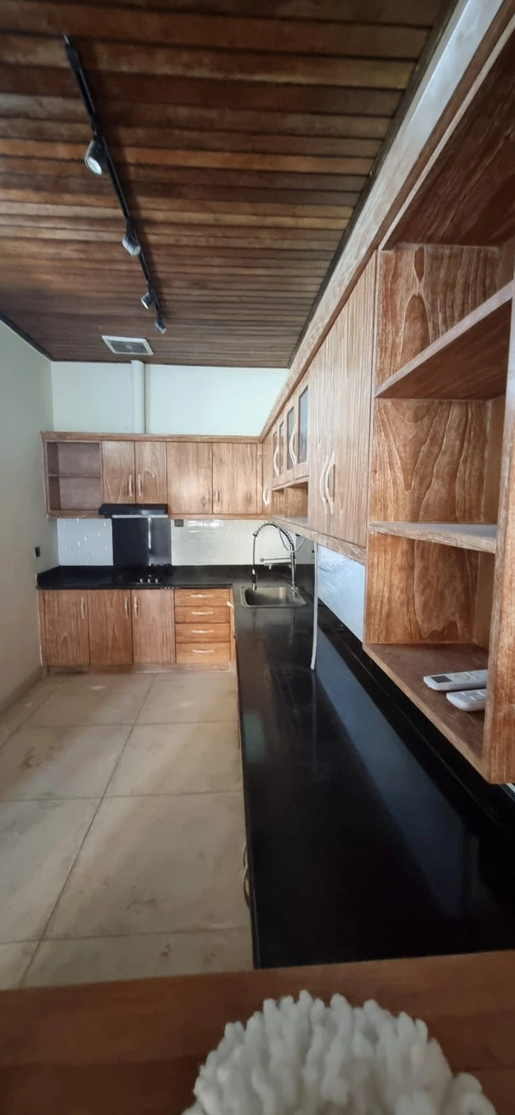 3 Bedrooms Villa for Rent Minimum 2 Years in Umalas-kuwum, 3-bed villa for rent in Canggu – photo 8 of 9