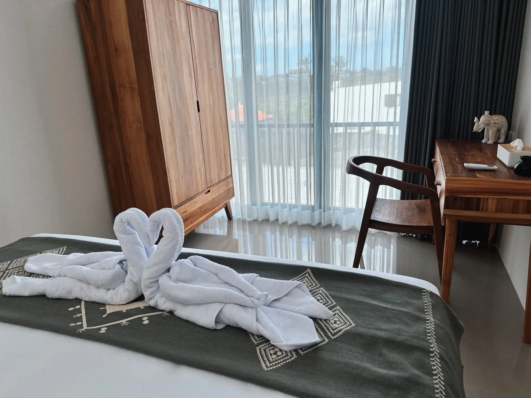 Your Own Private Oasis: New 1-Bedroom mezzanine Apartment in Tumbak Bayuh, Pererenan!, 1-bed villa for rent in Pererenan – photo 6 of 11