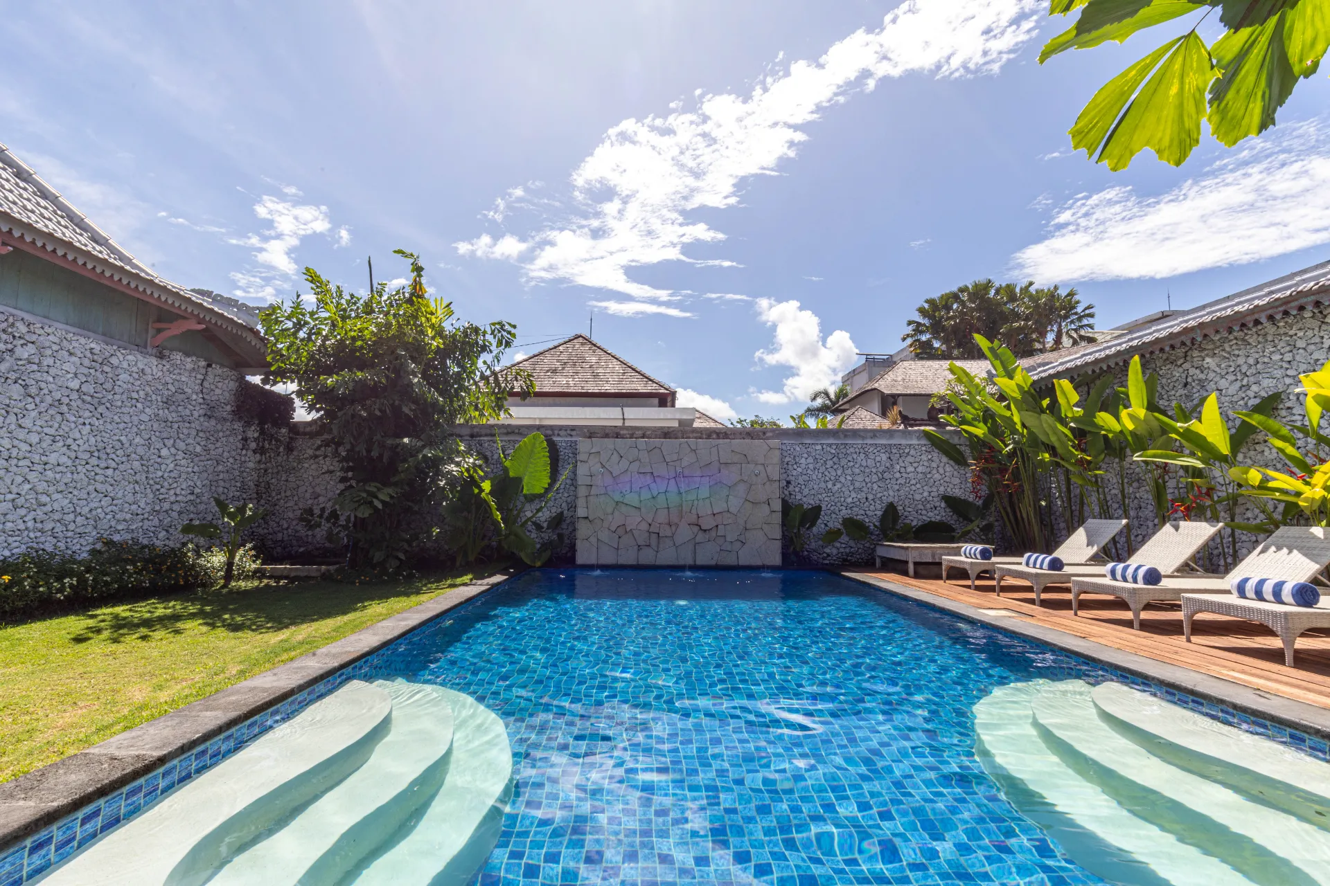 Charming 1BR Garden Villa w/ Pool, Balcony & Jacuzzi, 1-bed villa for rent in Canggu – photo 6 of 9