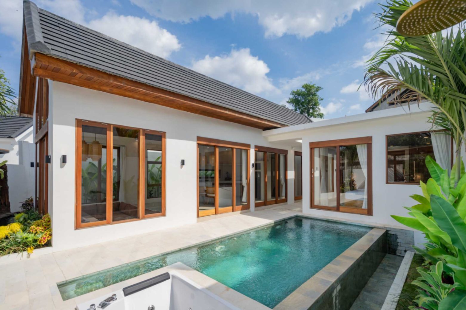 2-Bedroom Villa with Lush Garden & Jacuzzi in Cepaka, 2-bed villa for rent in Tabanan – photo 2 of 15