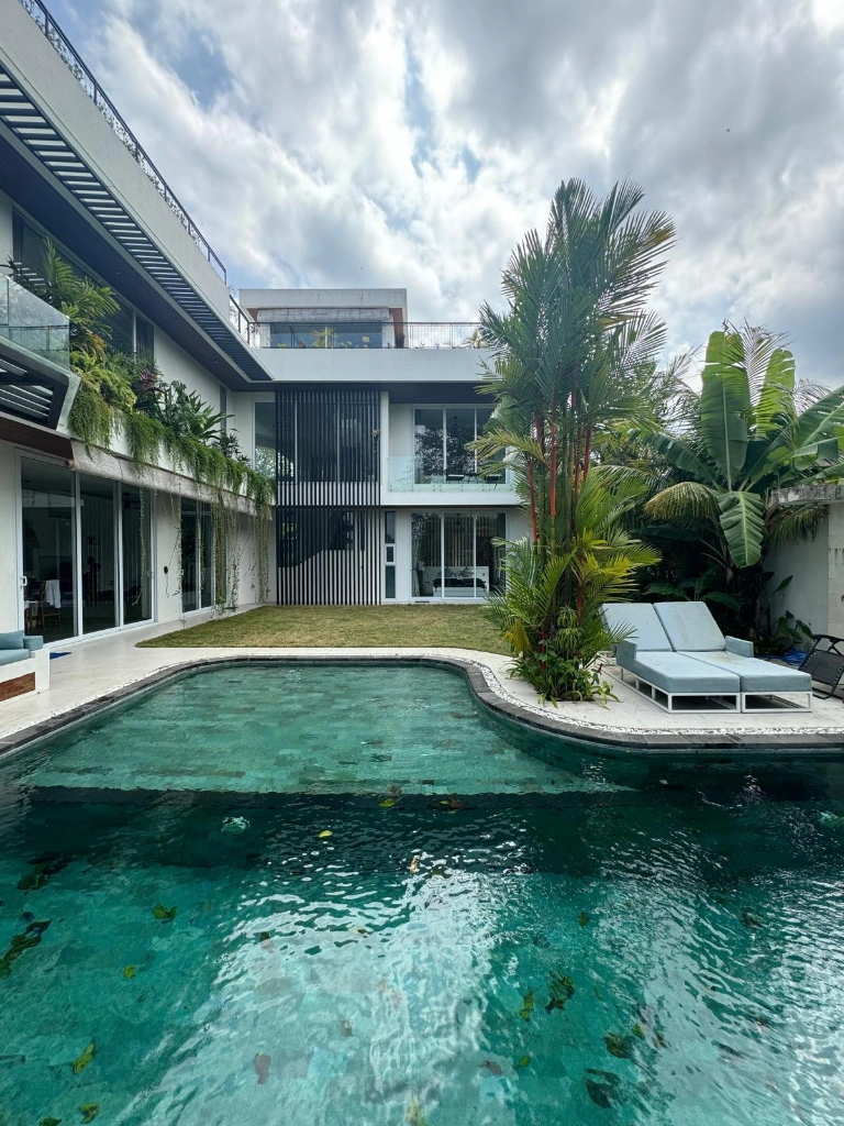 Sheba Residence – Ultra Luxury 4+1BR Big Garden Big Pool Designer Villa, 5-bed villa for rent in Canggu – photo 2 of 15