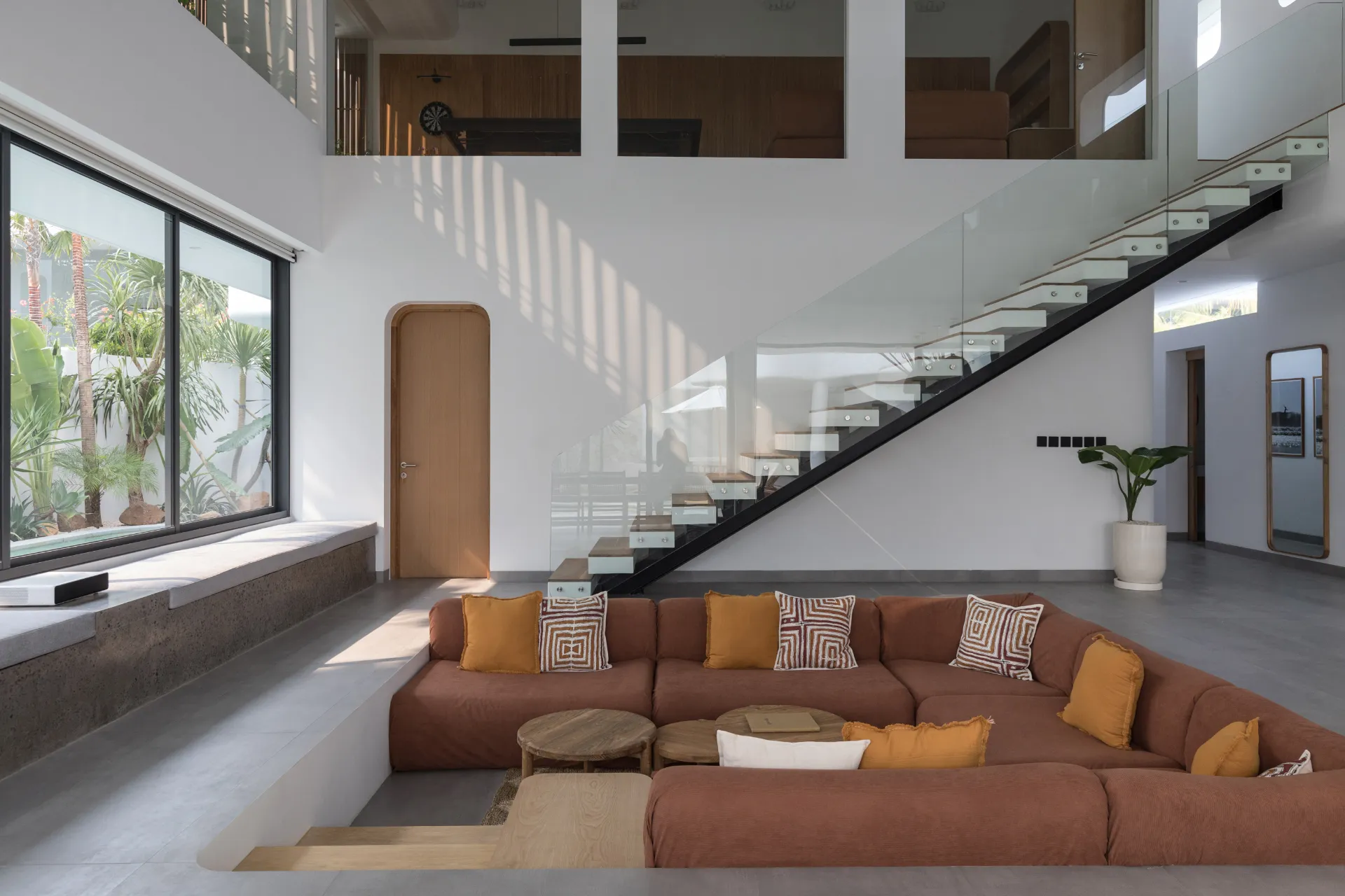 5 Bedroom Luxury Villa in Berawa, 5-bed villa for rent in Canggu – photo 4 of 15