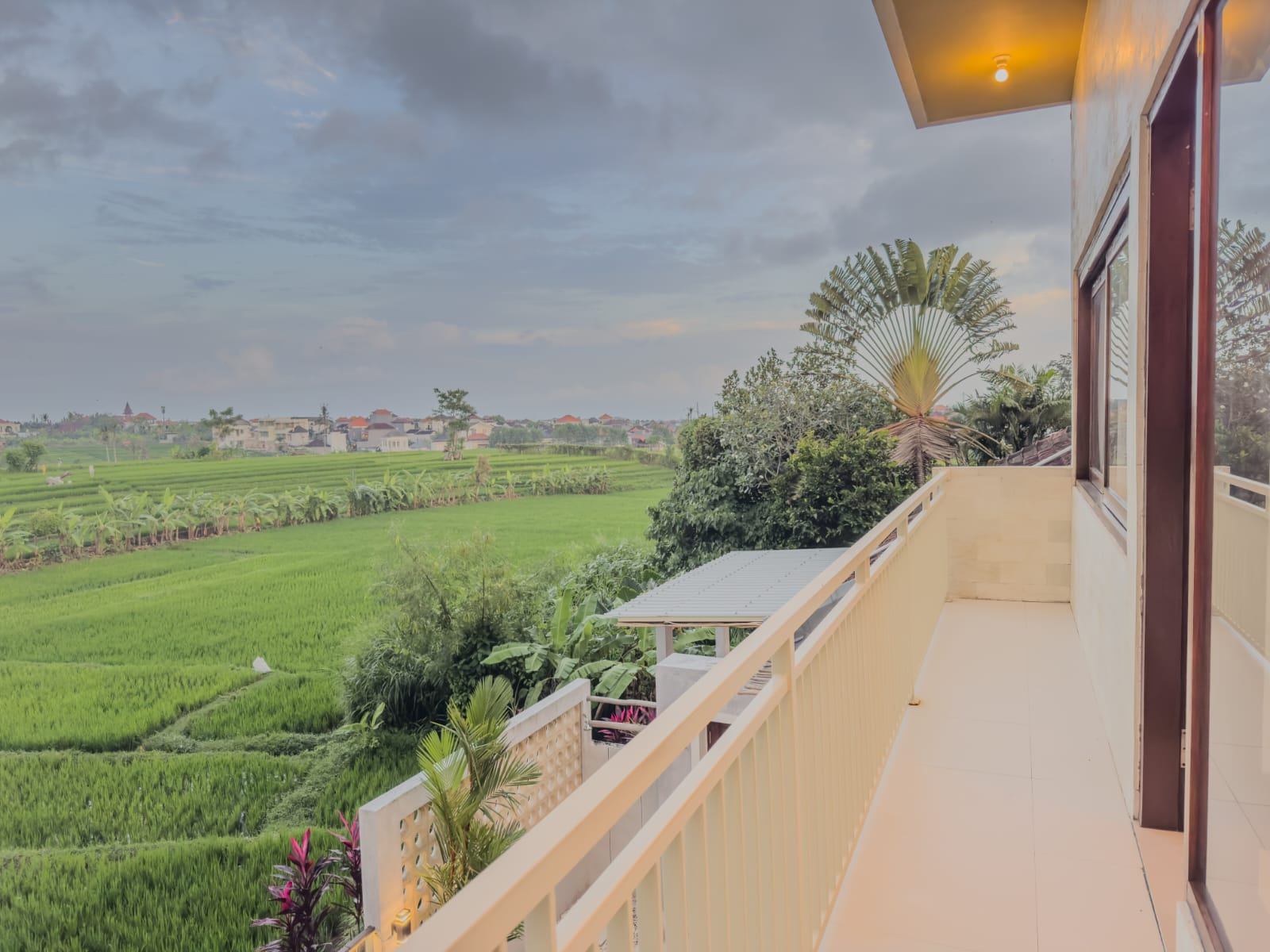 3BR Modern Villa with rice field views at Canggu, 3-bed villa for rent in Canggu – photo 10 of 12