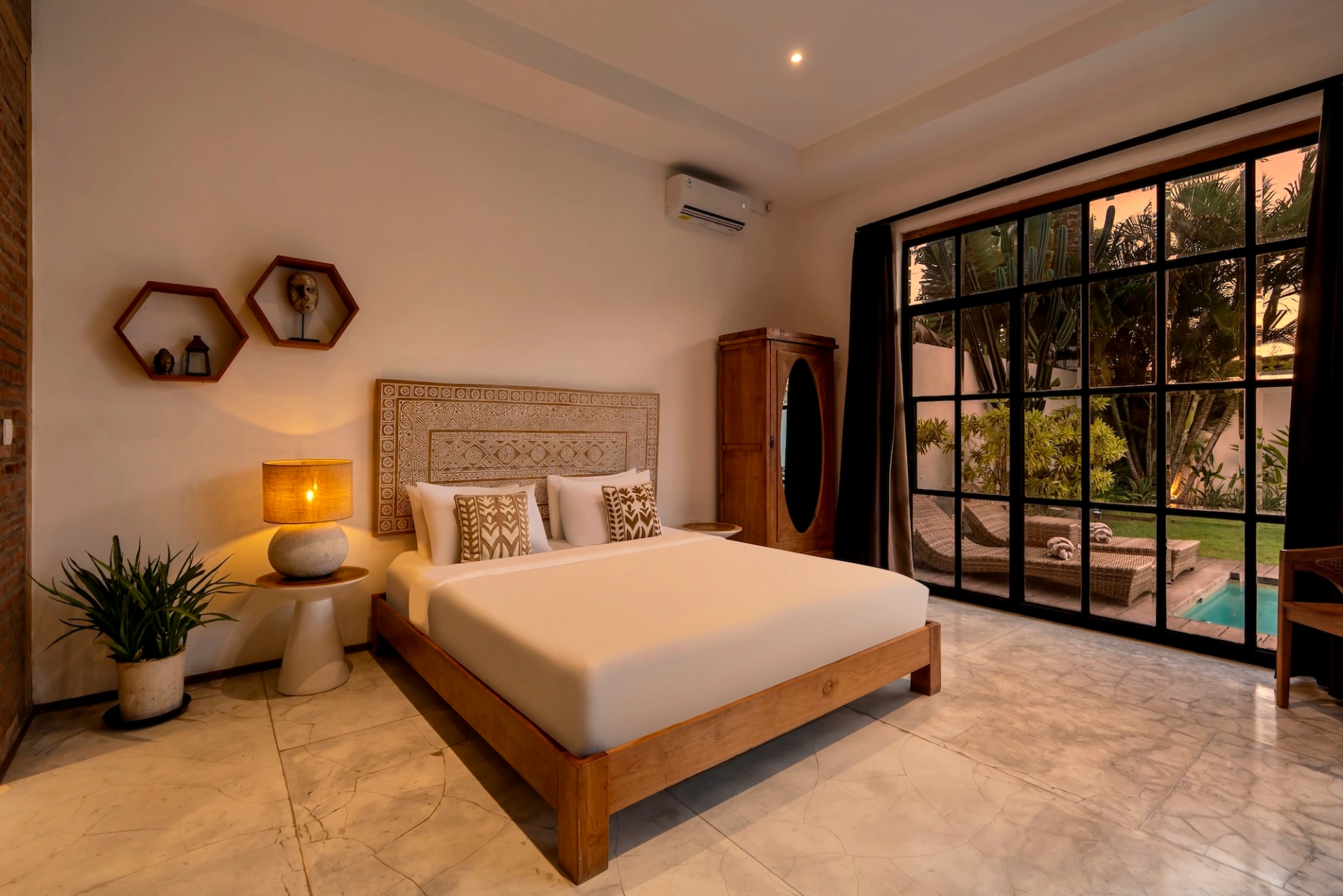 Villa Maje - Loft Style 3BDR Villa with Private Pool in Batubelig Seminyak, 3-bed villa for rent in Seminyak – photo 15 of 15
