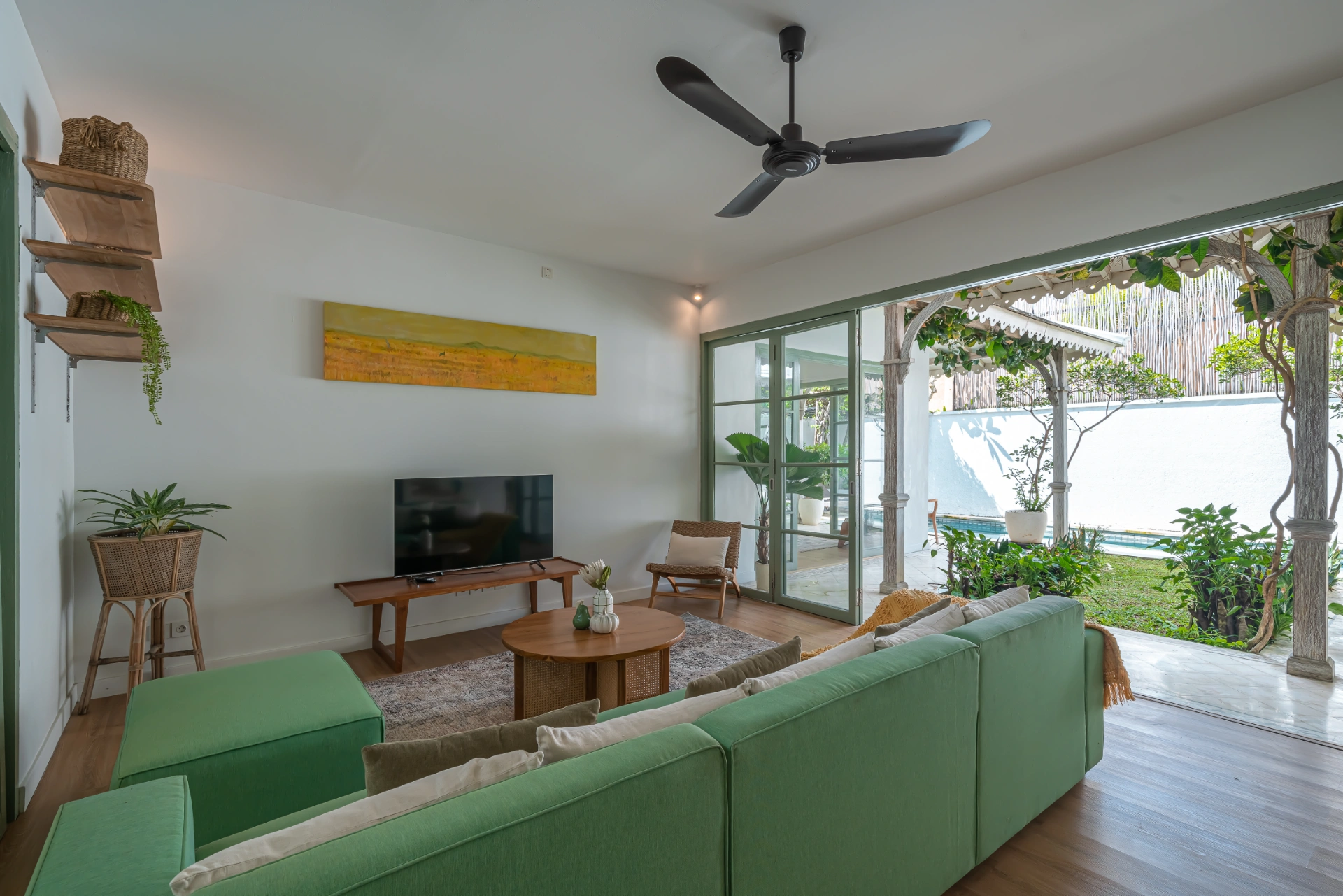 Villa Arjuna - 2 Bedrooms Colonial Tropical Villa in Prime Berawa Location, 2-bed villa for rent in Canggu – photo 5 of 15