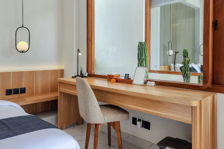 3 Bedrooms Luxurious Tropical Villa in Berawa for Sale and Rent, 3-bed villa for rent in Canggu – photo 11 of 15