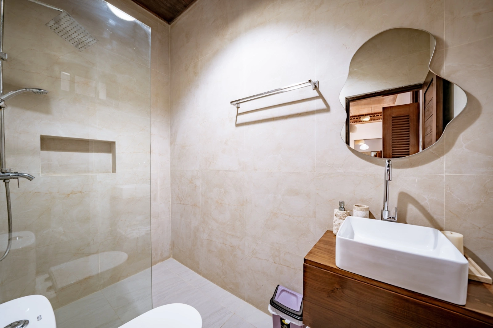 Tucked-Away 1BR Villa w/ Home Office and Outdoor Terrace, 1-bed villa for rent in Canggu – photo 11 of 15