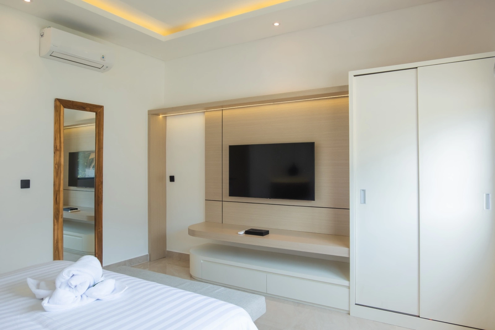 Modern 3-Bedroom Villa for Monthly or Yearly Rental – Kerobokan, Bali, 3-bed villa for rent in Canggu – photo 14 of 15