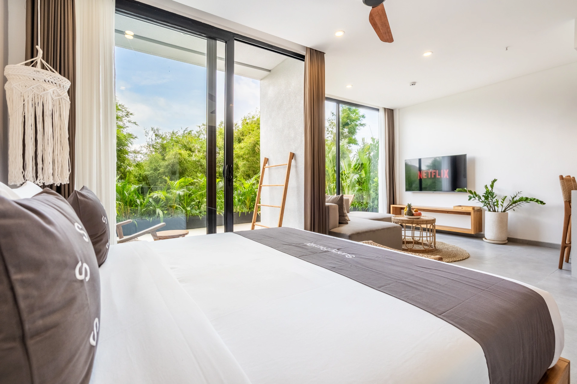 Sunny Muse Balcony - 1 Bedroom Suite with Terrace, 1-bed villa for rent in Canggu – photo 12 of 15
