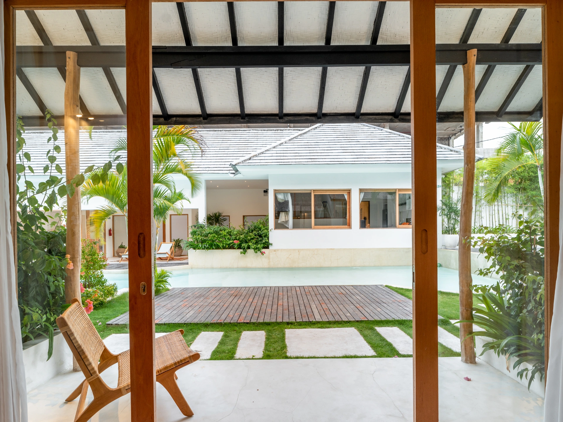 1BR Tropical Villa With Pool | Berawa Village, 1-bed villa for rent in Canggu – photo 6 of 11