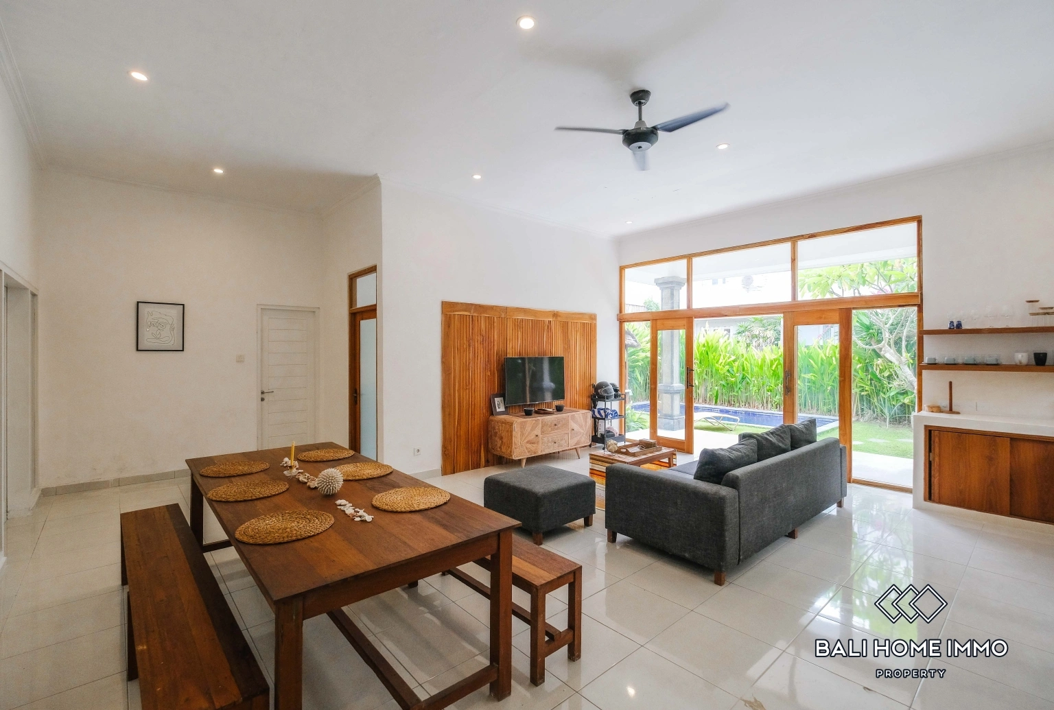 Spacious 3 Bedroom Villa in Canggu Batu Bolong, 3-bed villa for rent in Canggu – photo 6 of 9