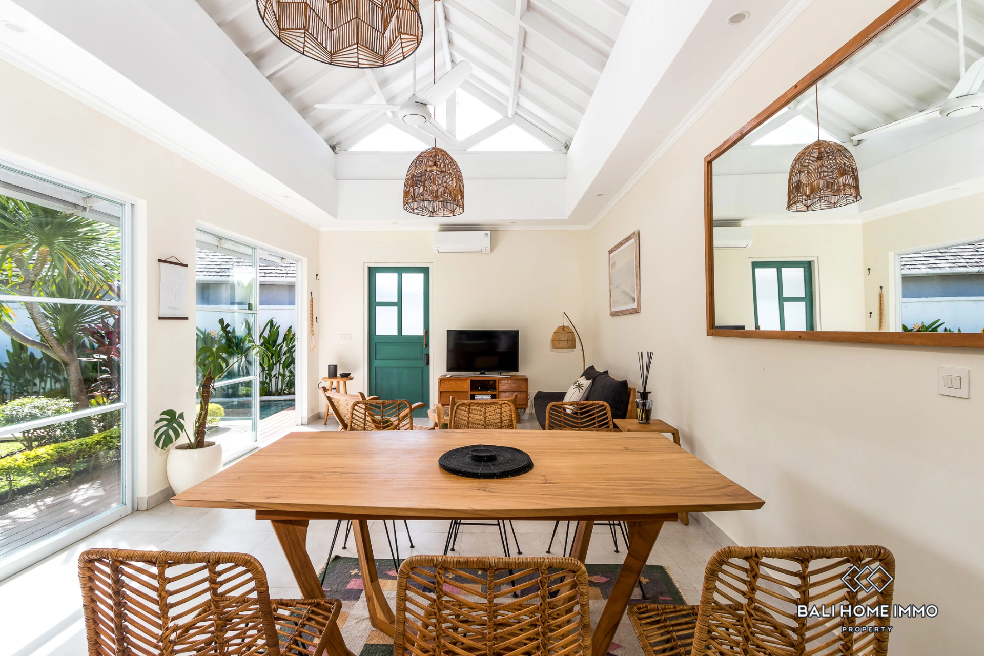 3 Bedroom Minimalist Family Villa For Rent Monthly in Berawa, 3-bed villa for rent in Canggu – photo 5 of 13