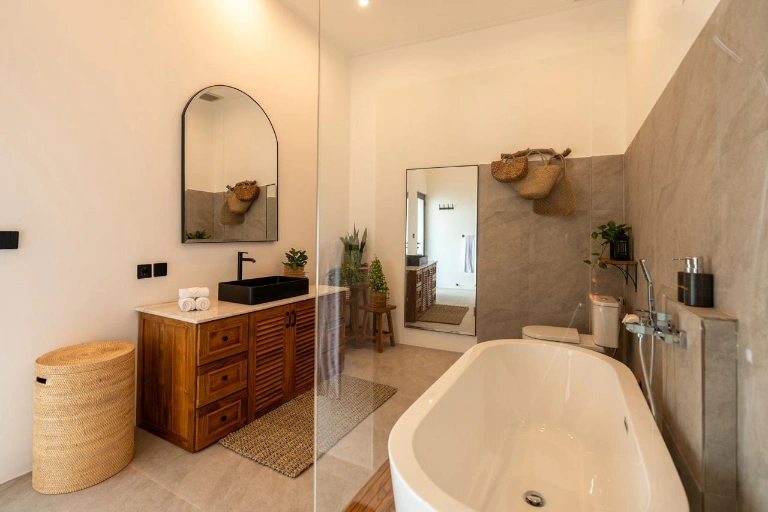 Stylish 3BR Villa in Peaceful Tumbak Bayuh, 3-bed villa for rent in Pererenan – photo 14 of 15