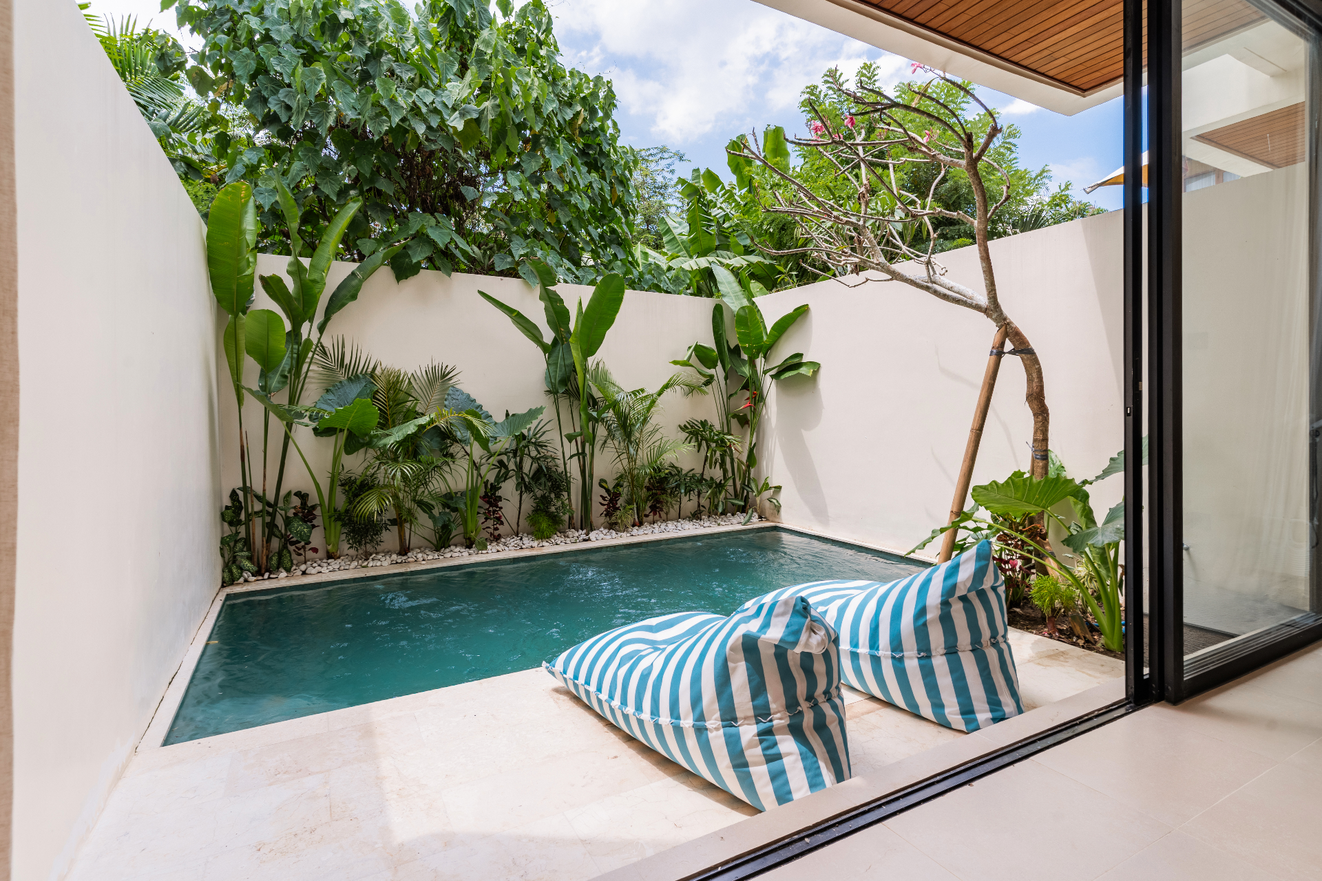 Remote Work 1BR Villa with Private Pool & Enclosed Living - North Canggu, 1-bed villa for rent in Canggu – photo 2 of 15