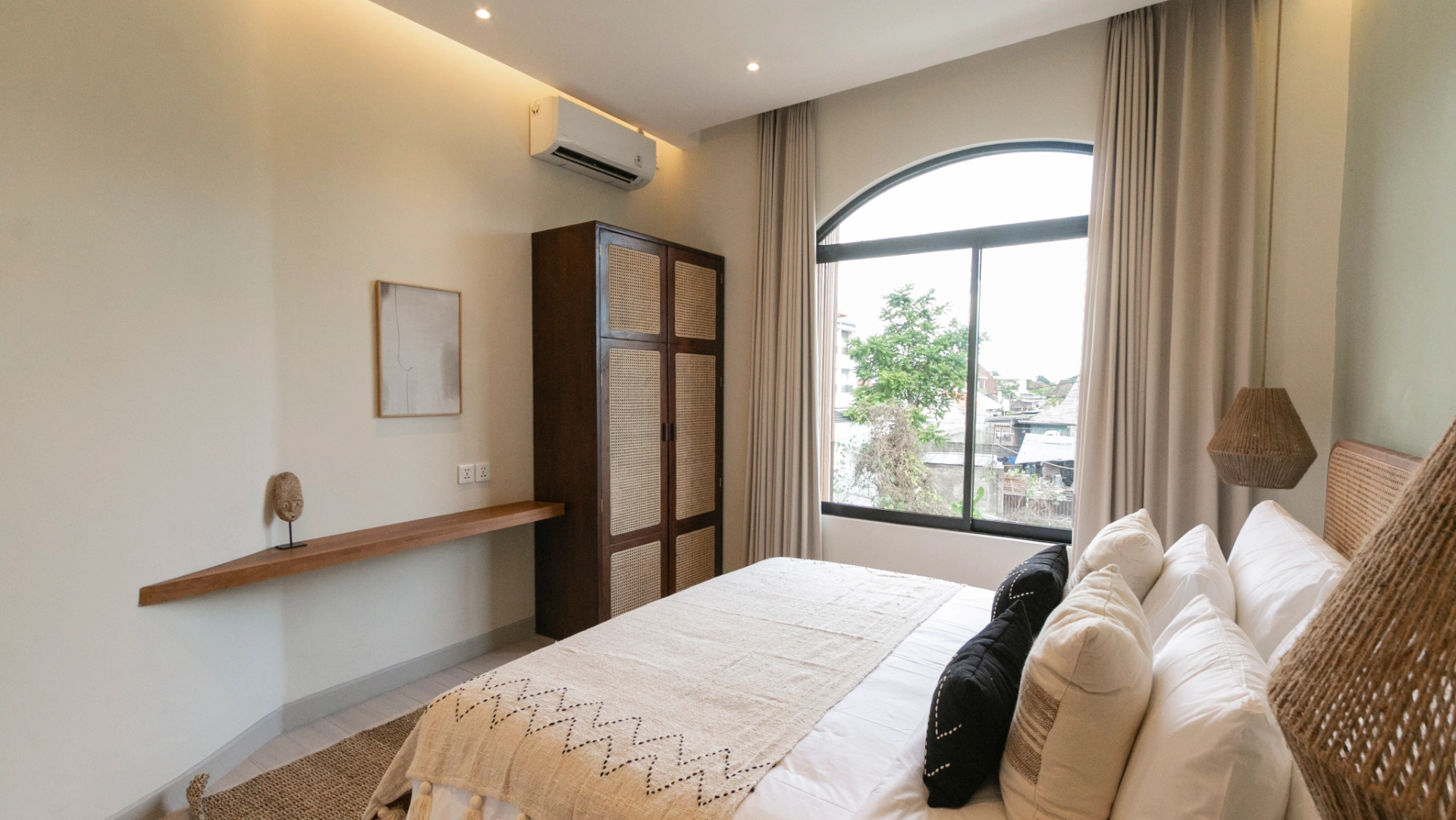 3BR Tropical Villa for Rent in Kerobokan, 3-bed villa for rent in Canggu – photo 12 of 15