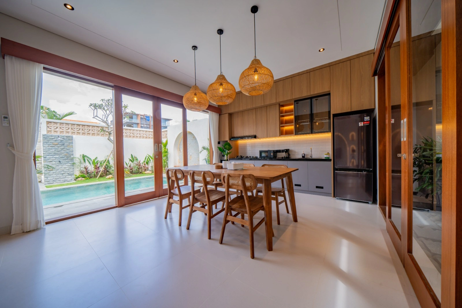 Brand New 2 Bedroom Private Villa Walk to the Beach | Tropical Living, 2-bed villa for rent in Seseh – photo 6 of 8