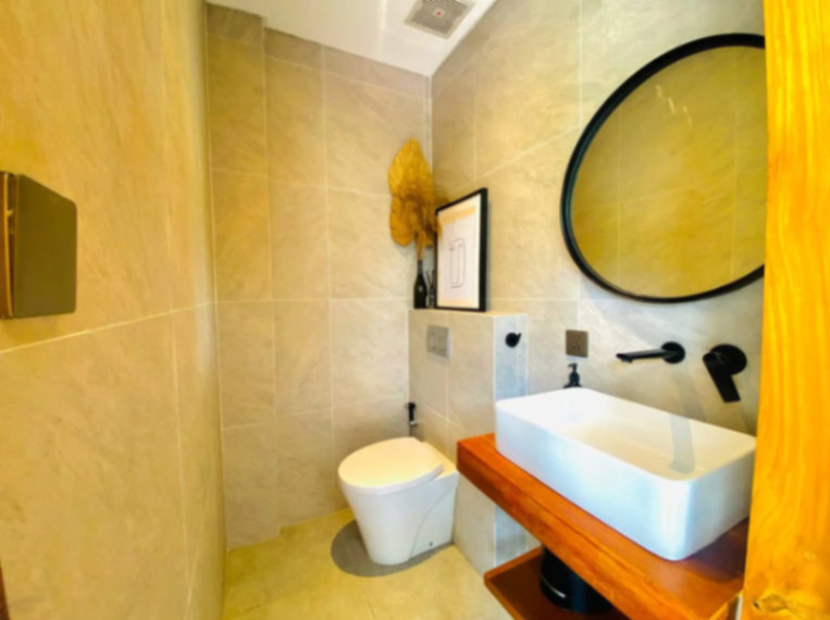 4 Bedrooms Villa Walking Distance to Berawa Beach, 4-bed villa for rent in Canggu – photo 12 of 15