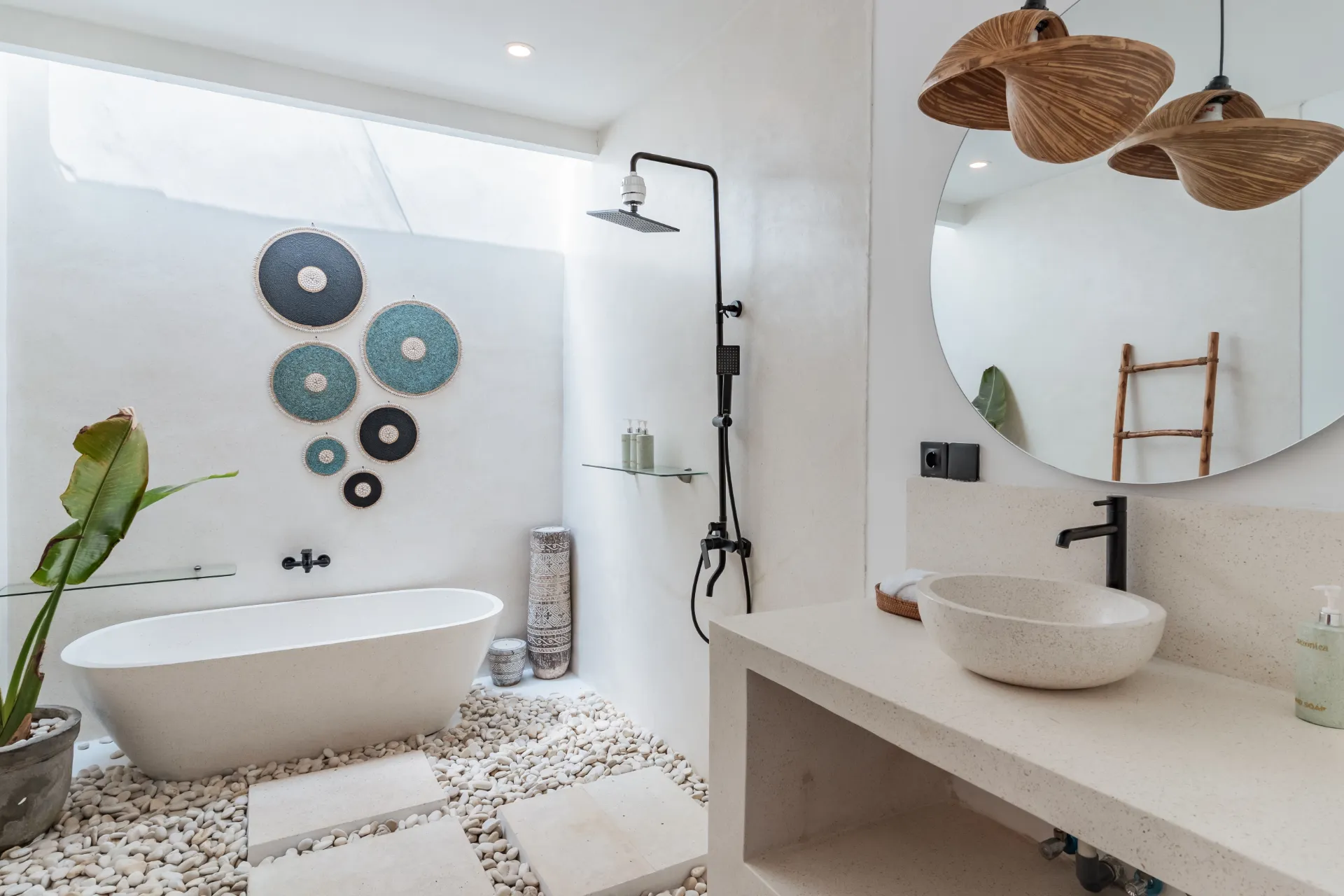 Luxe 3BR Villa w/ Rooftop, Billiard & Large Pool – 10 Min to Canggu, 3-bed villa for rent in Pererenan – photo 14 of 15