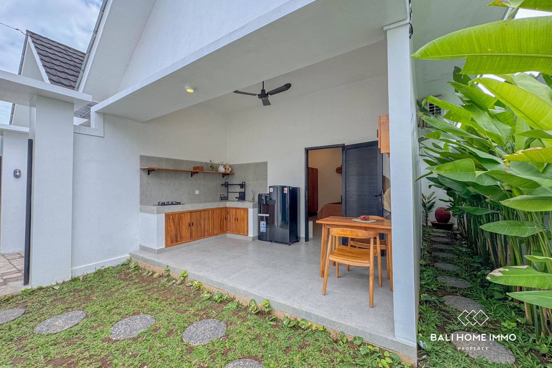 Brand New 1-Bedroom apartment in The Heart of Petitenget, 1-bed villa for rent in Canggu – photo 2 of 6