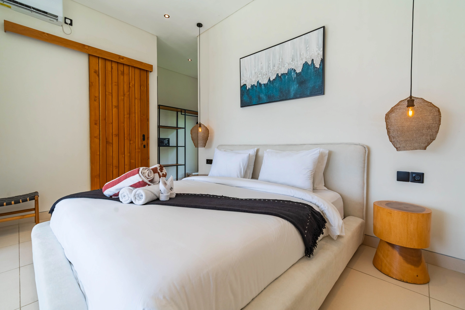 Luxury Black Villa w/ Private Pool • 8 Min to Beach, 1-bed villa for rent in Canggu – photo 13 of 15
