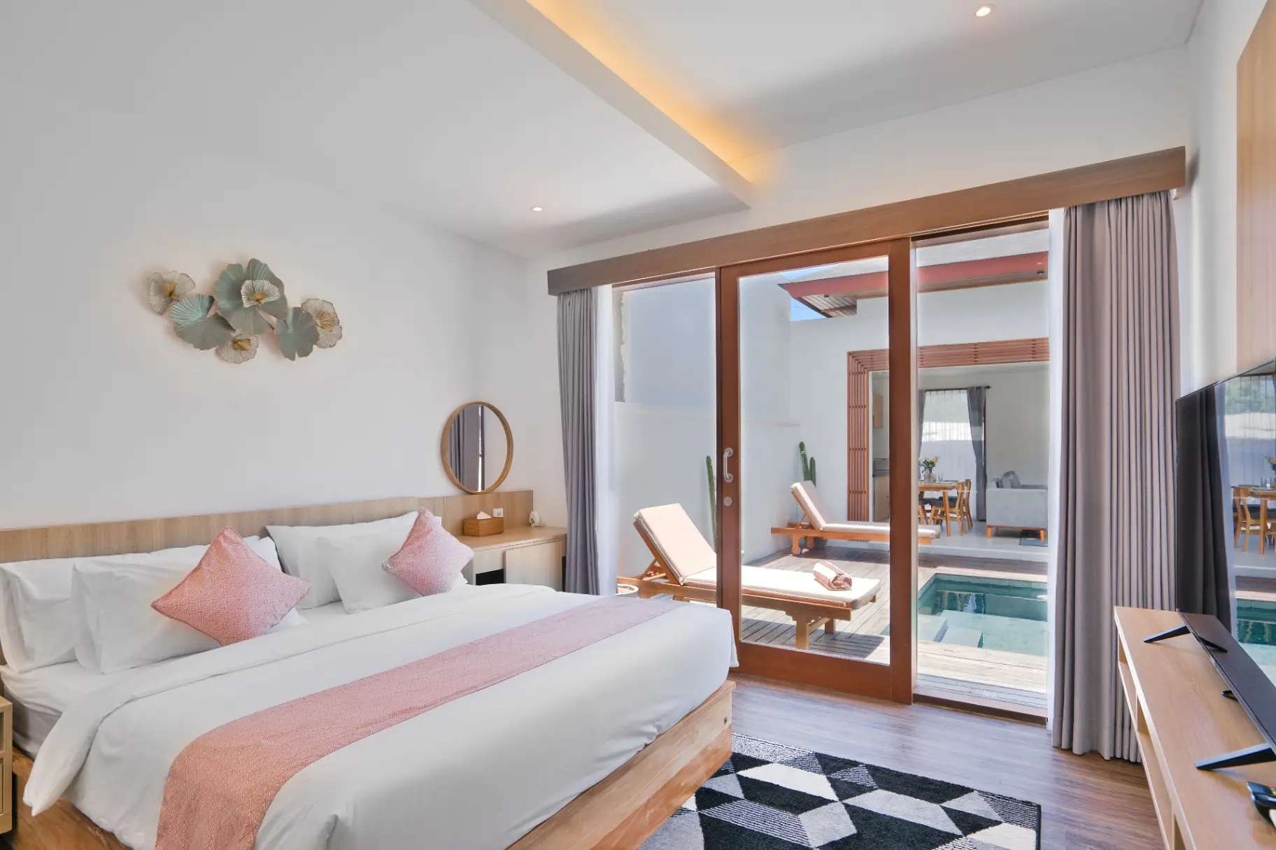 Bernard - Poolside Access & Garden Villa, Uluwatu, 2-bed villa for rent in Uluwatu – photo 2 of 15