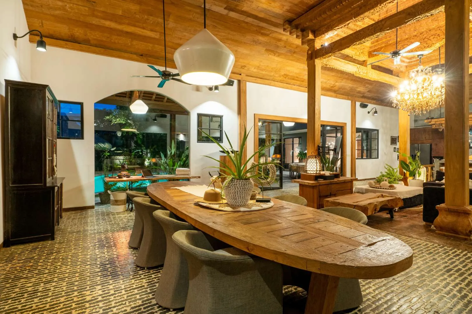 5BR Luxury Tropical Villa Near Berawa Beach, 5-bed villa for rent in Canggu – photo 5 of 15