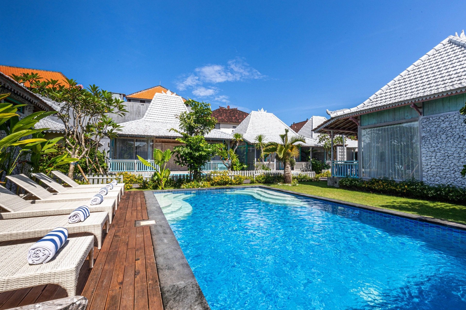 Spacious 2BR Garden Villa w/ Jacuzzi, Balcony & Pool, 2-bed villa for rent in Canggu – photo 6 of 15