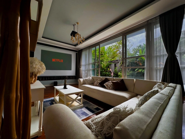 Renovated 3BR Berawa Villa in a Quiet Walk-to-Beach Location, 3-bed villa for rent in Canggu – photo 3 of 15