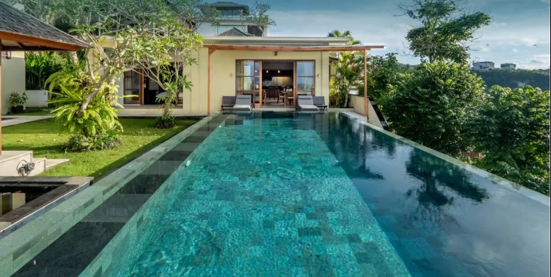 4 Bedroom Balinese Estate with Spectacular Jimbaran Bay View, 4-bed villa for rent in Uluwatu – photo 4 of 14